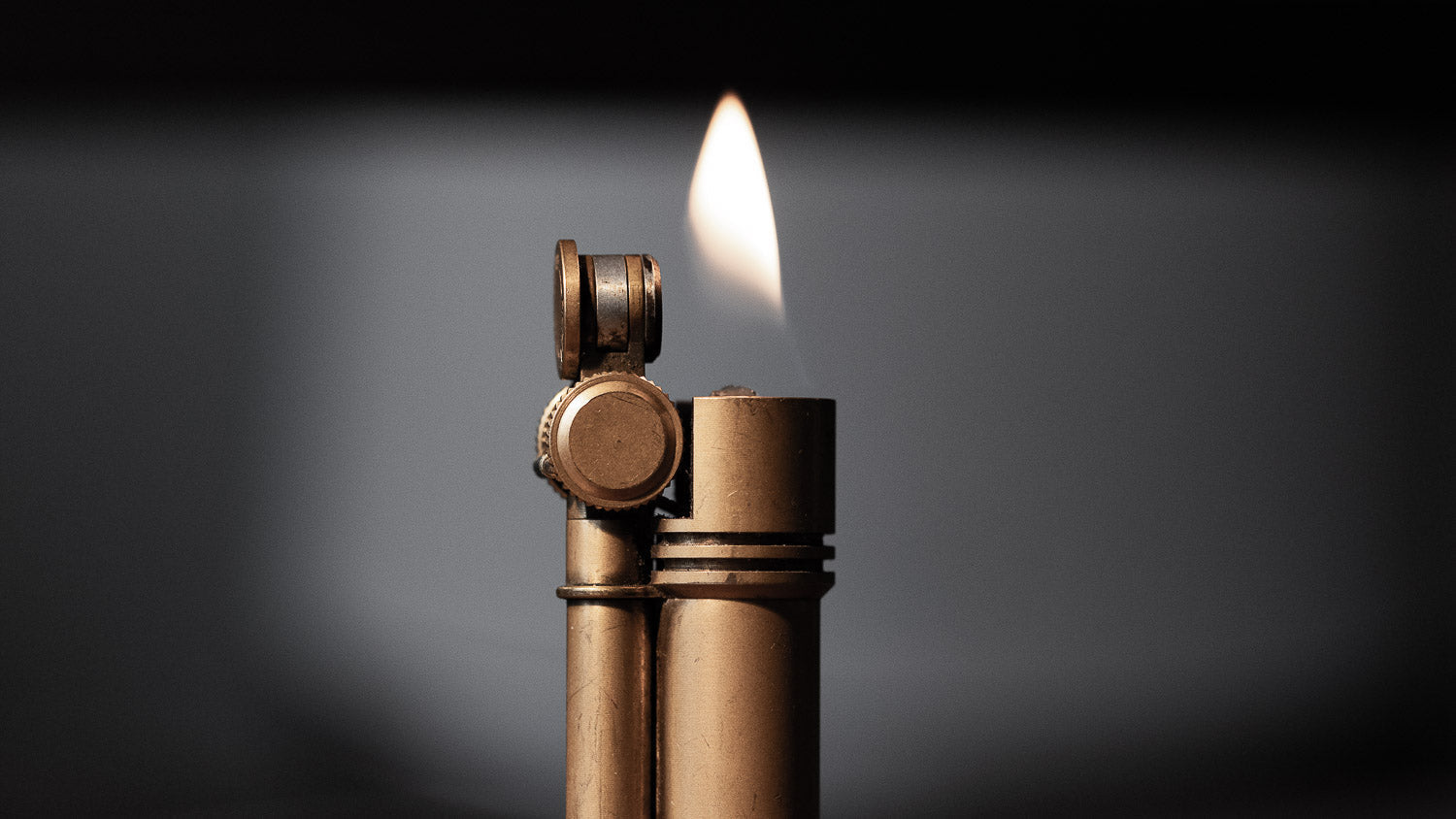 The Tokyo Pipe Douglass Field L Lighter: The Ultimate Sophisticated Accessory - Gladfellow