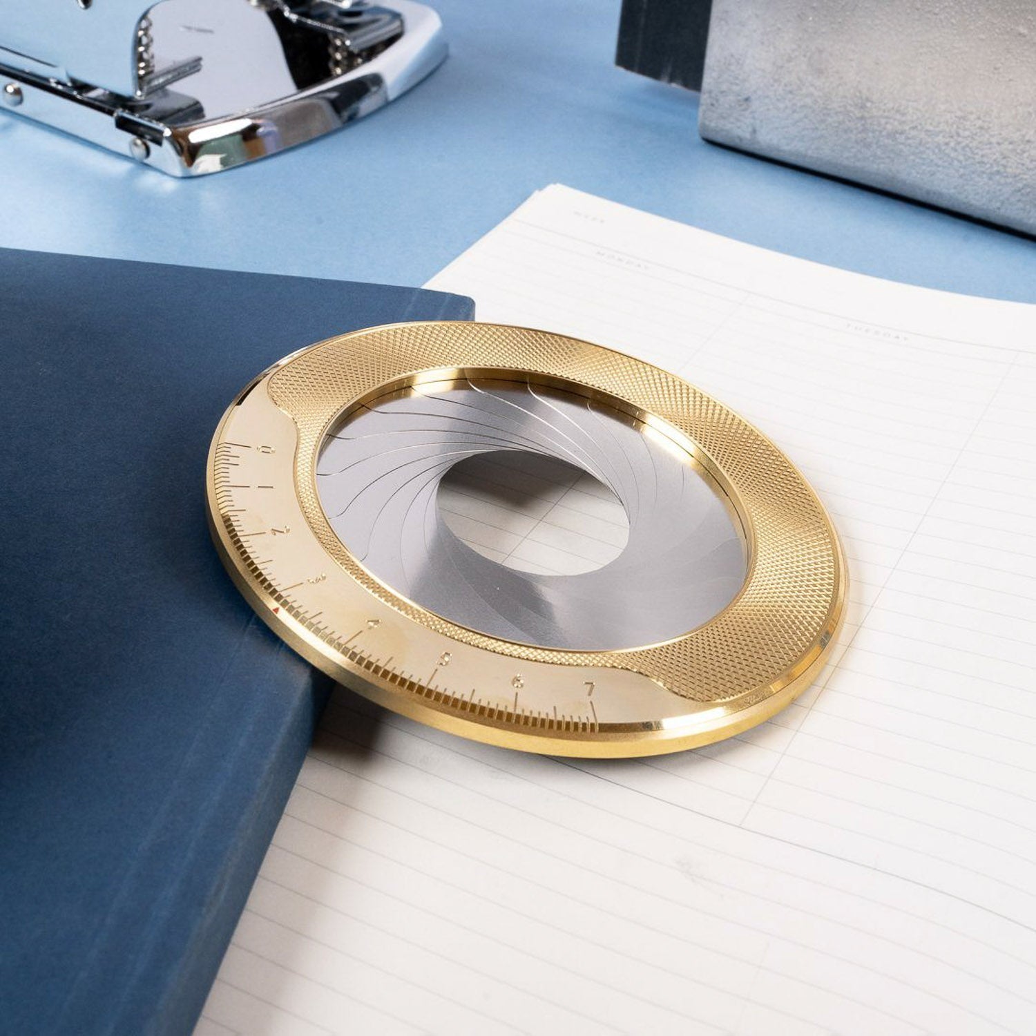 IRIS - Solid Brass and Steel Aperture Drawing Compass - GLADFELLOW