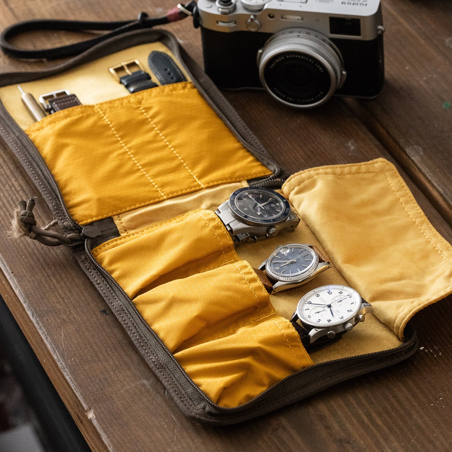 Lochby Waxed Canvas Watch Wallet - GLADFELLOW